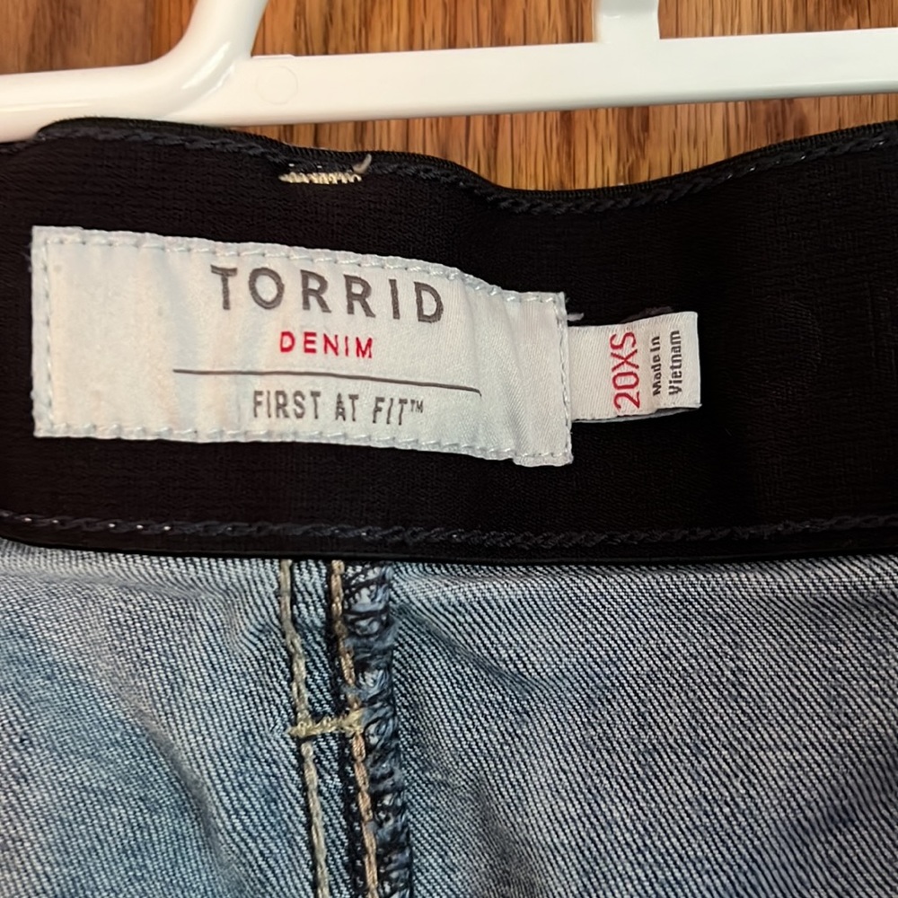 Torrid Bombshell Skinny - Picture 3 of 4